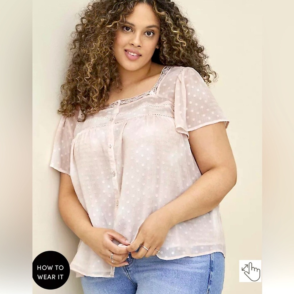 NWOT Torrid 3 Clip Dot Chiffon Button Front Blouse